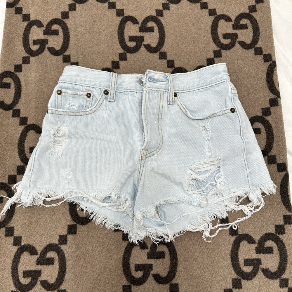 Vintage Levi’s wedgie shorts size 24